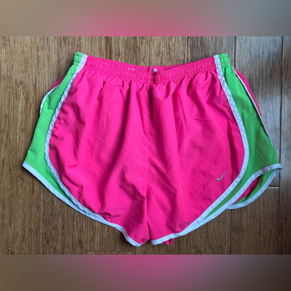 Nike Tempo Shorts women’s Running Watermelon size medium. 1453
